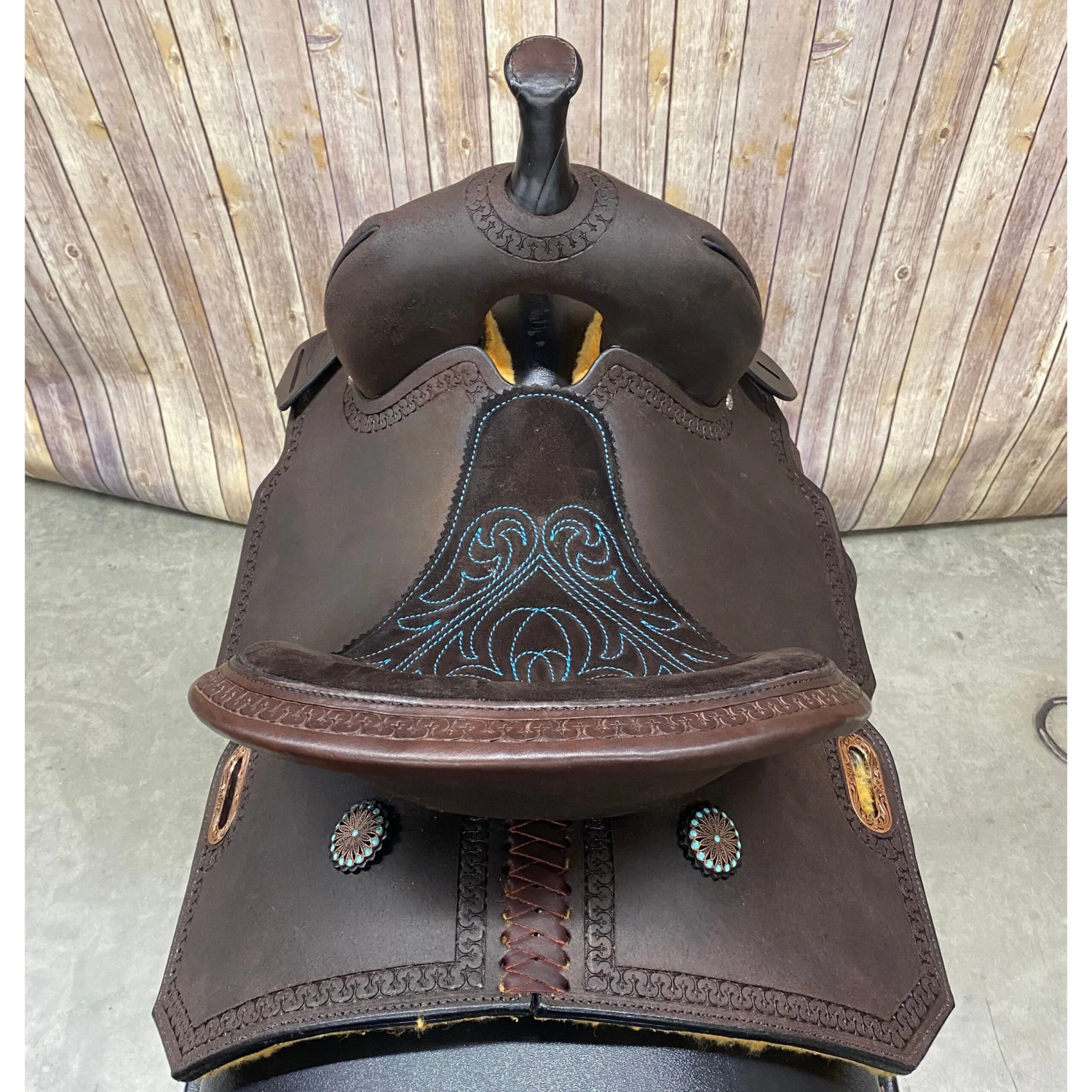 Circle Y Wide 14.5-Inch-Wide Lindale Chocolate Barrel Saddle 4 Circle Y Wide 14.5-Inch-Wide Lindale Chocolate Barrel Saddle - Image 4