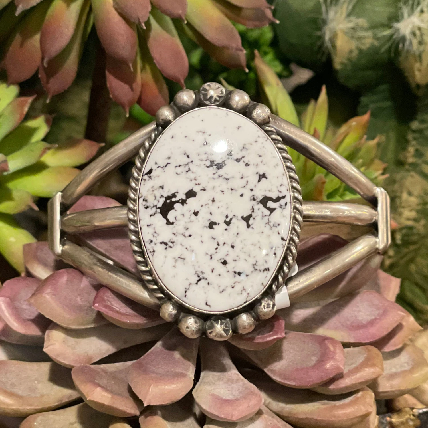 " Velicia " 1 " Velicia "